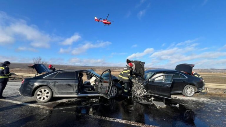 accident-grav-in-iasi:-un-sofer-ar-fi-facut-infarct-la-volan-doi-morti,-inclusiv-o-femeie-insarcinata.-fatul-nu-a-putut-fi-salvat