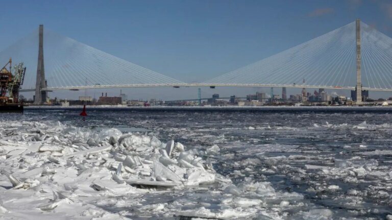 trump-ameninta-cu-blocarea-unui-pod-strategic-intre-sua-si-canada