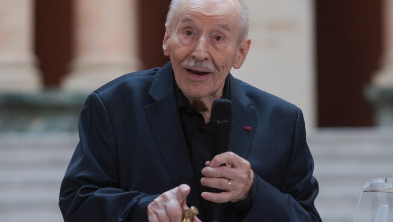 victor-rebengiuc,-sarbatorit-la-bulandra-la-aniversarea-a-93-de-ani:-„intotdeauna-mi-am-dorit-sa-fiu-mai-bun-decat-cu-un-rol-inainte”