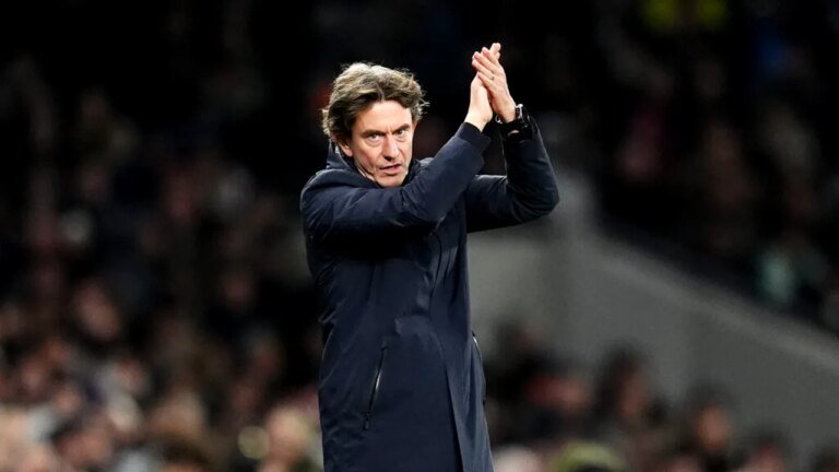 thomas-frank,-antrenorul-lui-radu-dragusin-la-tottenham,-demis-dupa-mai-putin-de-opt-luni