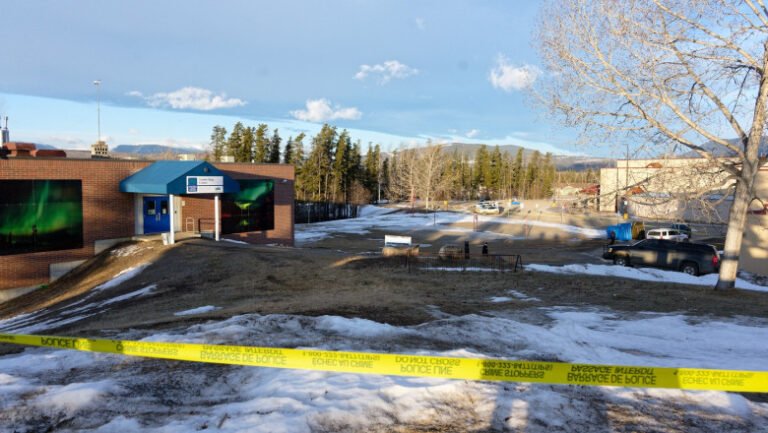 suspectul-in-masacrul-din-canada-este-o-femeie-transgender-de-18-ani.-ea-si-a-ucis-si-mama,-si-fratele