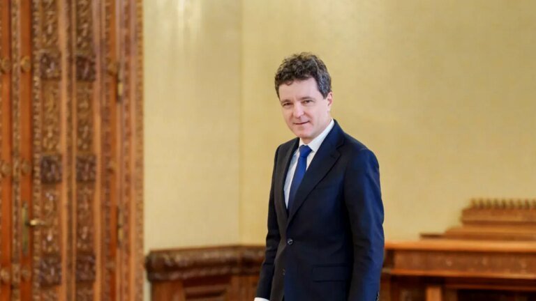 surse-din-administratia-prezidentiala:-„cel-mai-probabil-reforma-pensiilor-speciale-va-fi-trimisa-la-cjue”.-ce-se-intampla-cu-referendumul-din-justitie