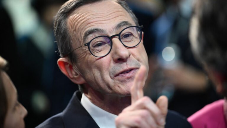 fostul-ministru-de-interne-al-frantei-bruno-retailleau,-candidat-la-prezidentiale,-promite-un-referendum-privind-imigratia