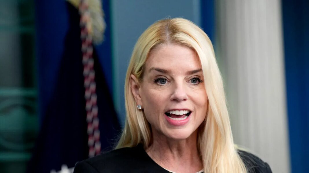 sua:-pam-bondi,-audiere-tensionata-cu-replici-taioase-in-congres-pe-tema-dosarului-jeffrey-epstein sua:-pam-bondi,-audiere-tensionata-cu-replici-taioase-in-congres-pe-tema-dosarului-jeffrey-epstein