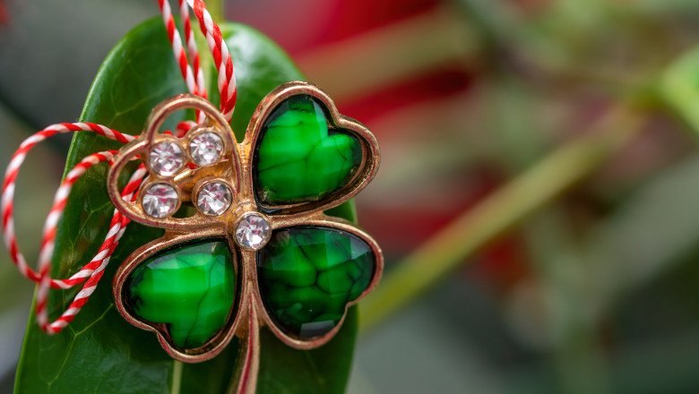 comuna-care-cheltuie-100000-de-lei-pe-„atentii”-de-martisor.-primar:-„mai-ofeream-si-cate-o-floare,-anul-asta-am-redus”