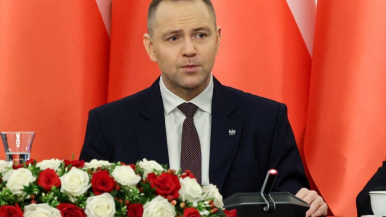 „nu-este-bine-pentru-polonia”:-nawrocki-il-blameaza-pe-ambasadorul-sua-pentru-criticile-aduse-presedintelui-parlamentului-polonez