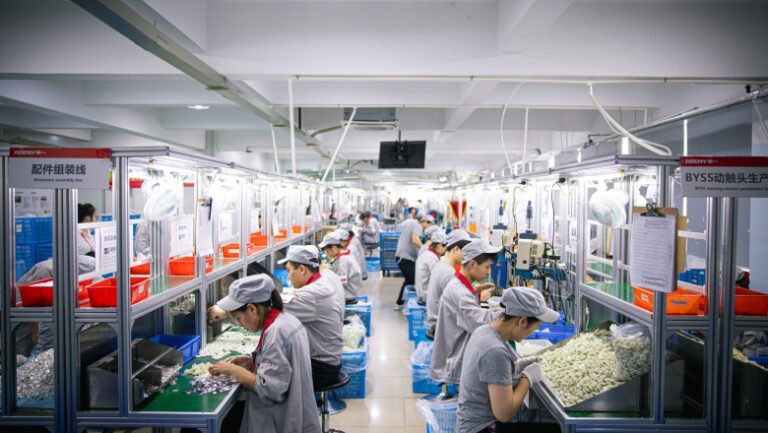 copii-de-8-ani,-exploatati-intr-o-fabrica-din-italia-cei-mici-mergeau-la-munca,-alaturi-de-parintii-lor.-cine-era-implicat-in-afacere