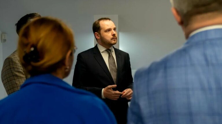 alexandru-rogobete-asigura-ca-nu-va-taia-salariile-din-sanatate-cu-10%