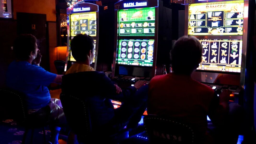 senatul-adopta-doua-proiecte-privind-jocurile-de-noroc:-acces-de-la-21-de-ani,-reclamele-online-sunt-restrictionate senatul-adopta-doua-proiecte-privind-jocurile-de-noroc:-acces-de-la-21-de-ani,-reclamele-online-sunt-restrictionate