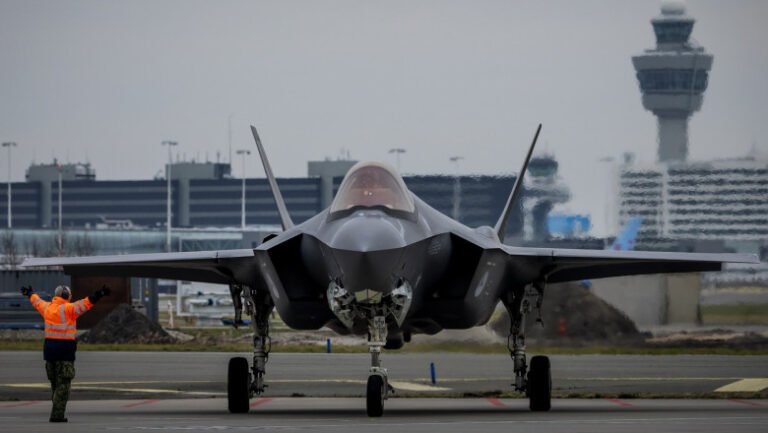 un-oficial-olandez-sugereaza-modificarea-software-ului-avioanelor-f-35,-„ca-la-un-iphone”,-pentru-a-integra-armament-european