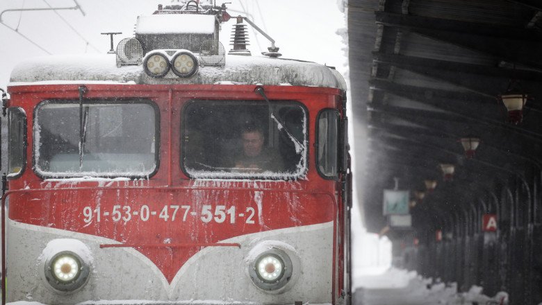 trenuri-anulate-din-cauza-ninsorilor:-in-gara-de-nord-din-bucuresti-se-inregistreaza-intarzieri-de-aproape-6-ore trenuri-anulate-din-cauza-ninsorilor:-in-gara-de-nord-din-bucuresti-se-inregistreaza-intarzieri-de-aproape-6-ore