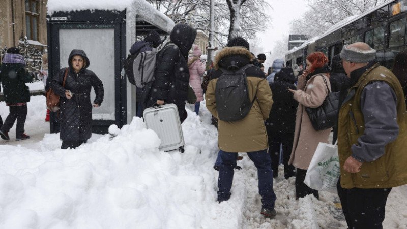 capitala,-sub-nameti:-trafic-redus,-trotuare-inzapezite-si-tramvaie-blocate-din-cauza-ninsorilor-abundente capitala,-sub-nameti:-trafic-redus,-trotuare-inzapezite-si-tramvaie-blocate-din-cauza-ninsorilor-abundente