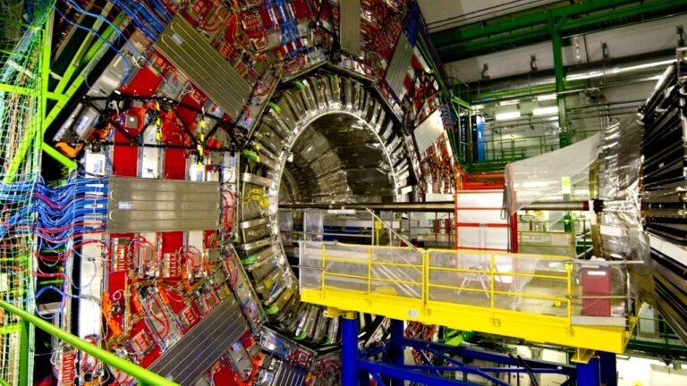 un-experiment-la-cern-rescrie-povestea-inceputului:-cum-arata-universul-imediat-dupa-big-bang?