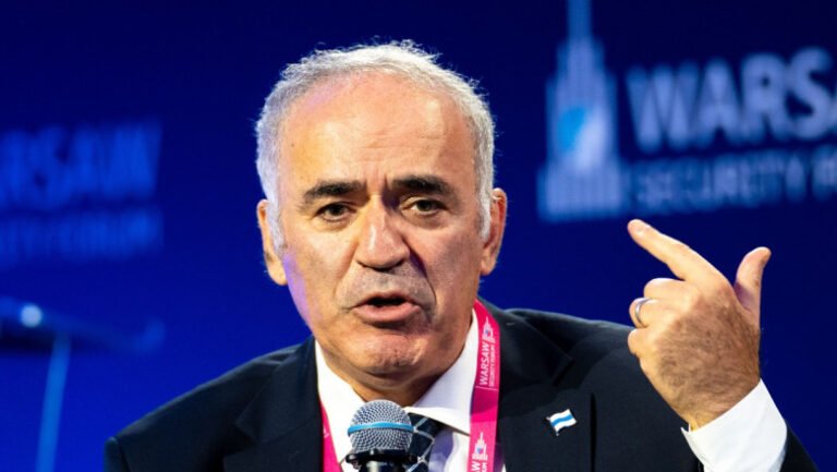 „aveti-ordin-sa-trageti-daca-putin-trece-granita?”.-gari-kasparov-a-numit-singurul-lucru-care-l-opreste-pe-dictator-sa-atace-europa