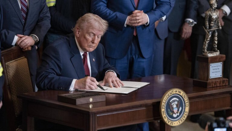 donald-trump-a-prelungit-cu-inca-un-an-unele-sanctiuni-ale-sua-impotriva-rusiei.-ele-fusesera-initial-luate-de-presedintele-obama