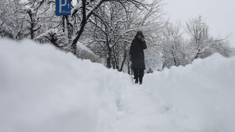 weekend-cu-vreme-severa-in-bucuresti:-revin-ninsorile-si-gerul-si-se-va-asterne-un-nou-strat-de-zapada