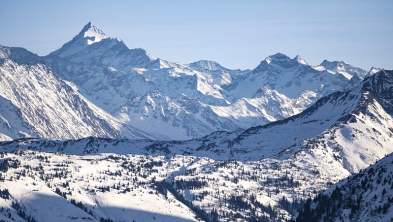 un-alpinist-a-fost-condamnat,-dupa-ce-si-a-lasat-iubita-sa-moara-pe-munte-si-a-plecat-sa-caute-ajutor.-judecatorul-este-si-el-alpinist