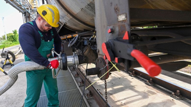 ungaria-va-folosi-titei-din-rezervele-strategice,-dupa-ce-livrarile-de-petrol-rusesc-au-fost-intrerupte ungaria-va-folosi-titei-din-rezervele-strategice,-dupa-ce-livrarile-de-petrol-rusesc-au-fost-intrerupte