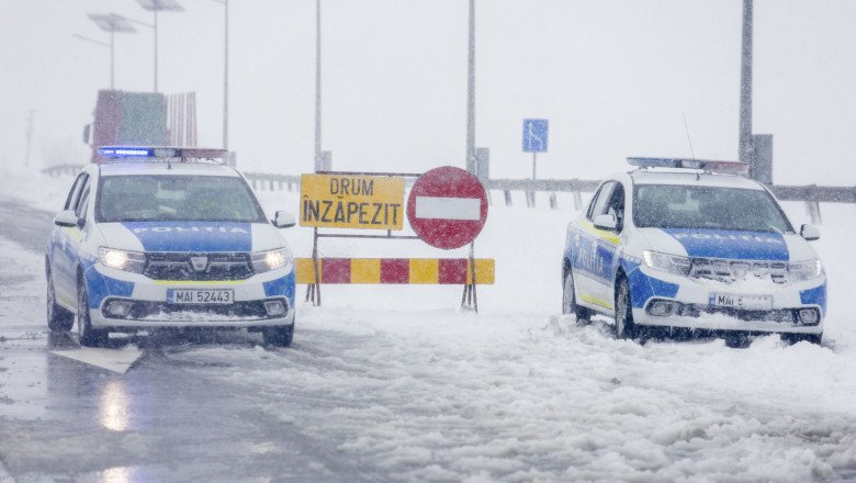 ninge-viscolit-in-16-judete-si-in-bucuresti-copaci-cazuti,-masini-avariate.-ce-drumuri-sunt-inchise-circulatiei ninge-viscolit-in-16-judete-si-in-bucuresti-copaci-cazuti,-masini-avariate.-ce-drumuri-sunt-inchise-circulatiei