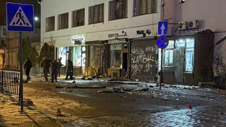 atentat-terorist-in-centrul-vechi-al-orasului-liov-din-vestul-ucrainei.-noapte-de-atacuri-rusesti,-inclusiv-la-kiev
