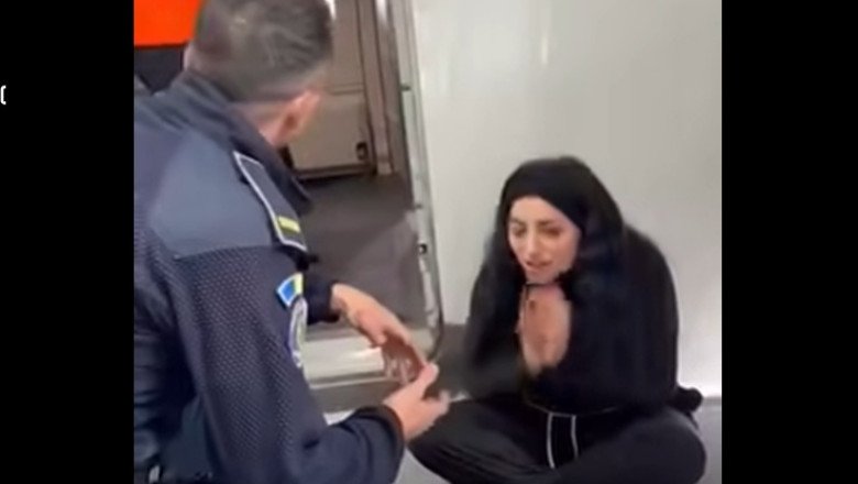 scandal-pe-aeroportul-otopeni,-dupa-ce-doi-pasageri-cu-un-copil-mic-nu-au-fost-lasati-sa-urce-intr-un-avion-spre-londra scandal-pe-aeroportul-otopeni,-dupa-ce-doi-pasageri-cu-un-copil-mic-nu-au-fost-lasati-sa-urce-intr-un-avion-spre-londra