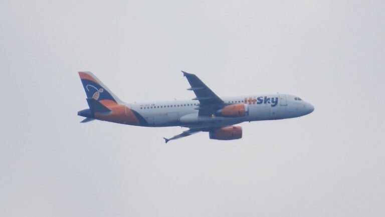 aeronava-intoarsa-de-urgenta-pe-otopeni-a-decolat-spre-egipt:-180-de-pasageri-au-petrecut-noaptea-in-aeroport