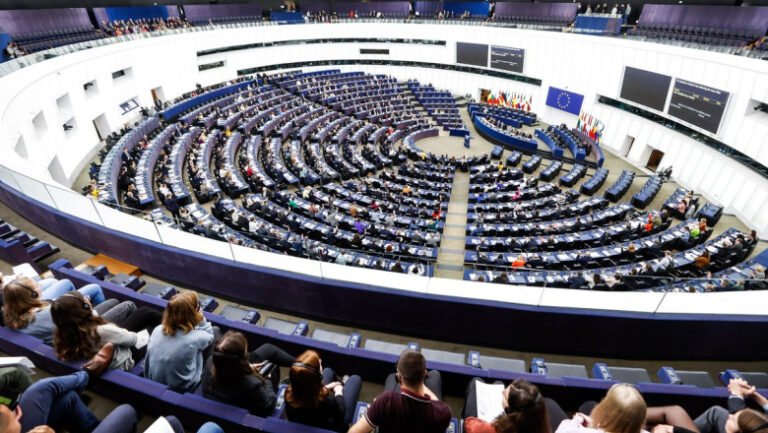 eurodeputatii,-gata-sa-suspende-acordul-ue–sua-privind-tarifele-vamale.-decizia-ar-putea-tensiona-relatiile-comerciale