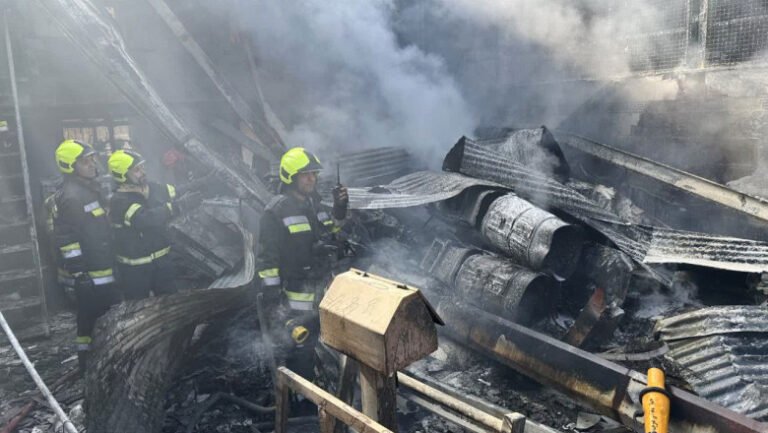 un-elicopter-al-armatei-iraniene-s-a-prabusit-intr-o-piata,-doi-piloti-si-doi-vanzatori-pierzandu-si-viata