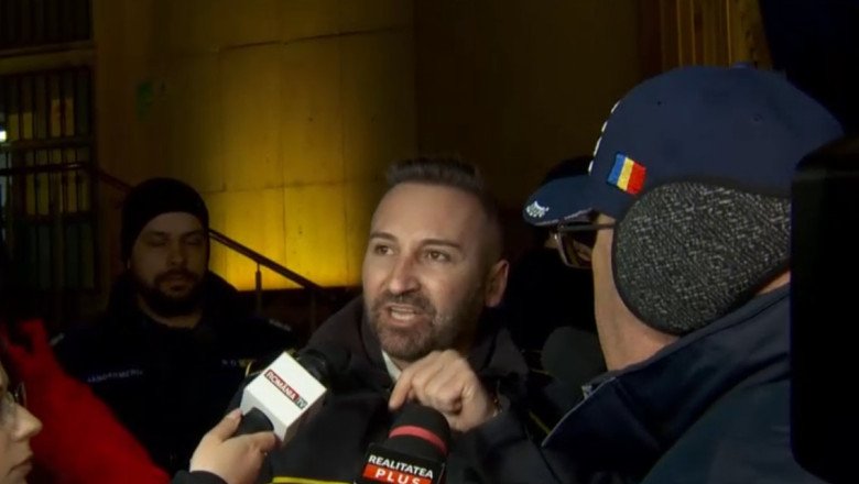 politistii-care-au-protestat-in-piata-victoriei-au-incercat-sa-intre-in-guvern:-„sa-mergem-sa-vorbim-cu-domnul-bolojan” politistii-care-au-protestat-in-piata-victoriei-au-incercat-sa-intre-in-guvern:-„sa-mergem-sa-vorbim-cu-domnul-bolojan”