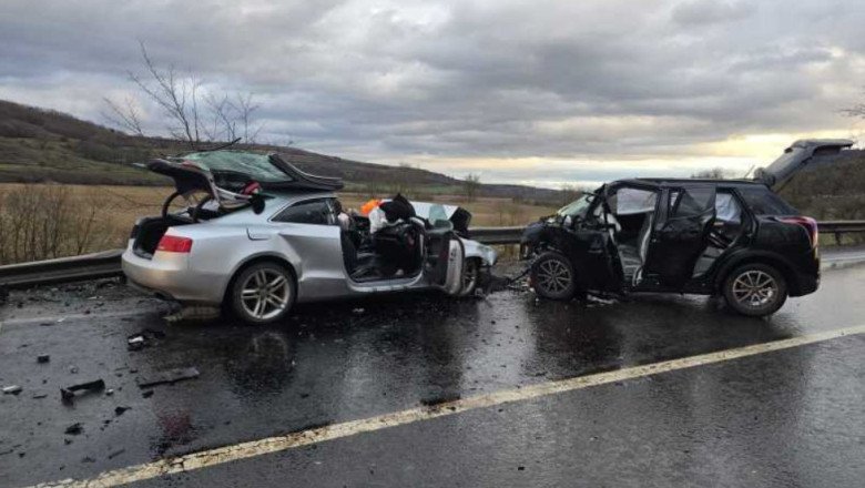 accident-grav-pe-dn-14:-doi-soferi-au-murit-si-o-adolescenta-a-fost-ranita accident-grav-pe-dn-14:-doi-soferi-au-murit-si-o-adolescenta-a-fost-ranita