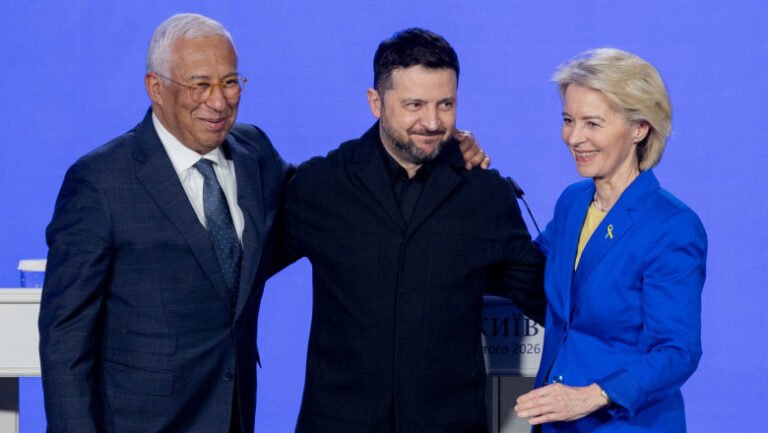 ue-va-acorda-ucrainei-imprumutul-de-90-de-miliarde-de-euro-„intr-un-fel-sau-altul”,-promite-von-der-leyen-dupa-impotrivirea-ungariei