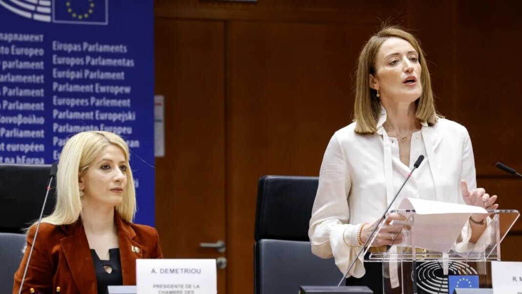 parlamentul-european-a-semnat-imprumutul-de-90-de-miliarde-de-euro-pentru-ucraina.-aprobarea-consiliului-european,-inca-in-asteptare