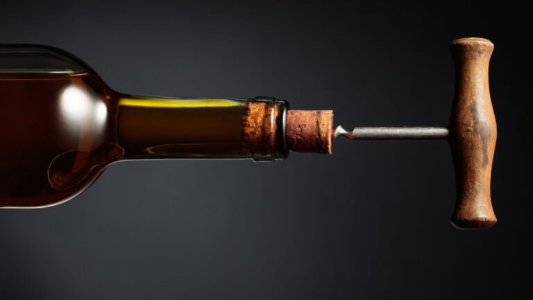 un-bucurestean-a-fost-retinut-dupa-ce-a-inselat-mai-multi-oameni-sa-ii-dea-bani-in-schimbul-unor-tirbusoane