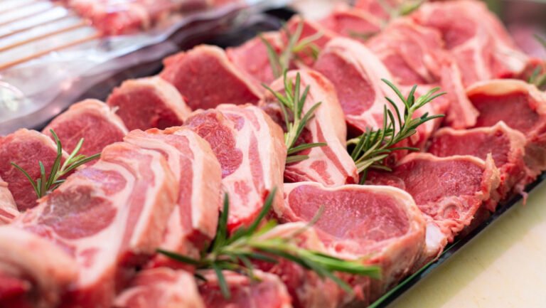 carnea-de-porc-congelata-nu-va-mai-putea-fi-vanduta-ca-proaspata-in-romania.-anuntul-ministrului-florin-barbu