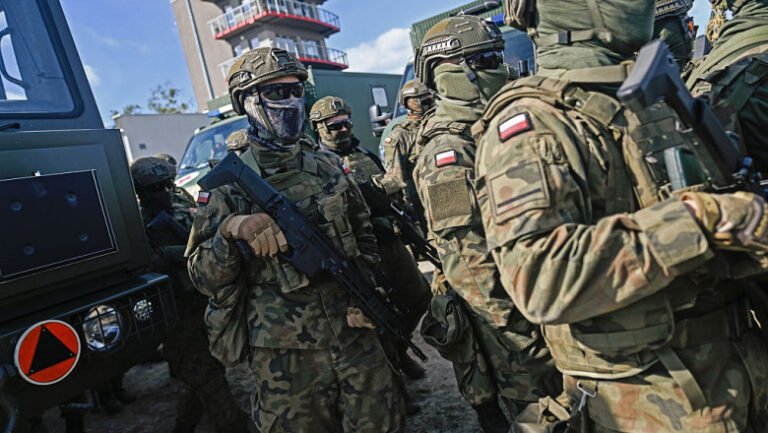 polonia-aloca-4,8%-din-pib-pentru-aparare,-dar-modernizarea-armatei-intarzie.-general:-„nu-compensam-30-de-ani-de-subfinantare”