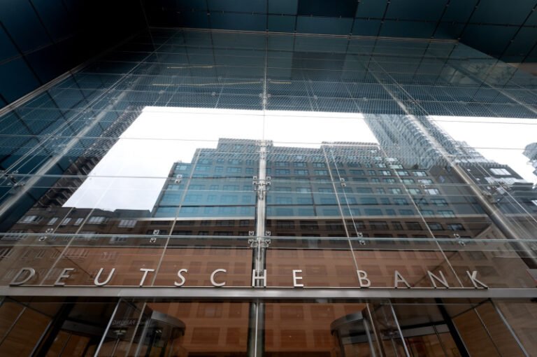 cum-i-a-intins-deutsche-bank-covorul-rosu-lui-jeffrey-epstein:-unul-dintre-cei-mai-sofisticati,-dar-si-mai-dificili-clienti