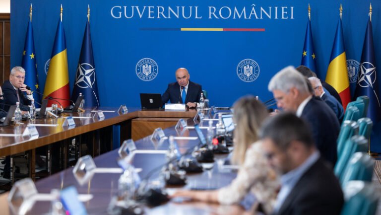 angajatii-guvernului-cer-urmarirea-penala-a-premierului-ilie-bolojan-si-a-ministrului-cseke-atilla.-ce-ii-revolta-pe-sindicalisti