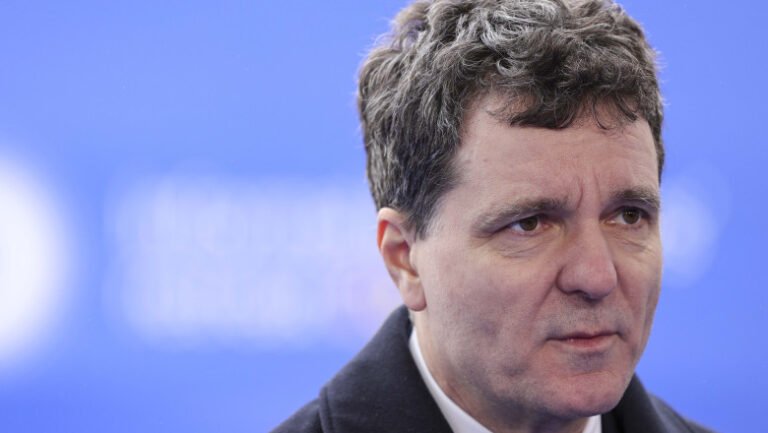 aep-a-sesizat-parchetul-general-cu-privire-la-finantarea-campaniei-electorale-a-presedintelui-nicusor-dan-(surse)