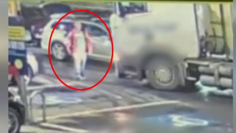 un-barbat-a-fost-amenintat-cu-arma-de-un-sofer-in-parcarea-unui-complex-comercial-din-bucuresti