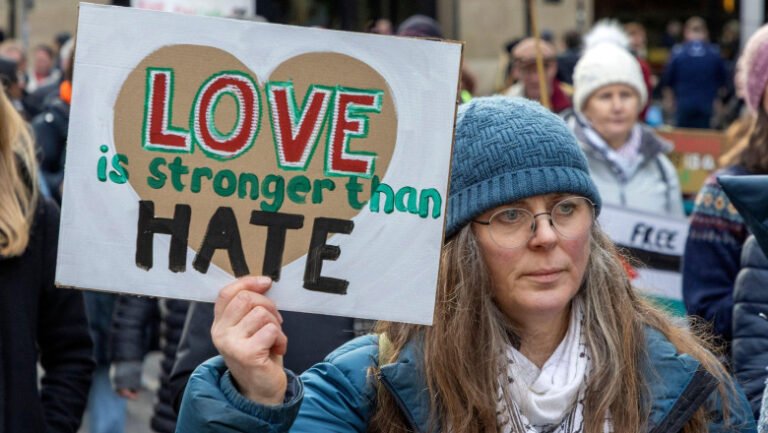 pentru-prima-data-in-ultimii-25-de-ani-americanii-schimba-tabara-in-conflictul-dintre-palestinieni-si-israelieni