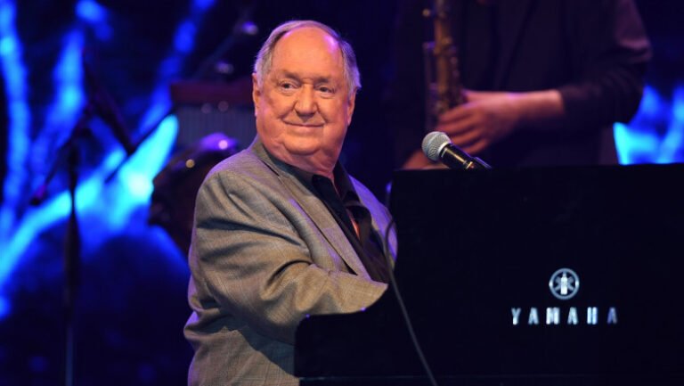 neil-sedaka-a-murit.-cantaretul-si-compozitorul-american-faimos-pentru-cantecul-„breaking-up-is-hard-to-do”-avea-86-de-ani