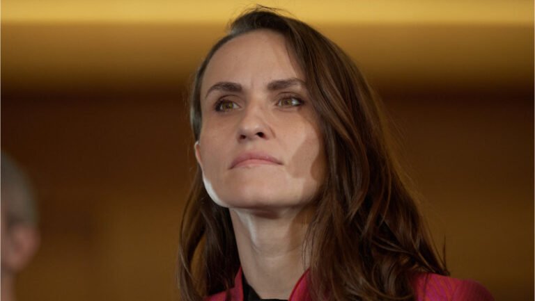 sute-de-romani-au-cerut-sprijin-consular-dupa-atacurile-din-orientul-mijlociu.-anuntul-facut-de-ministra-oana-toiu