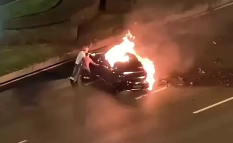 ANALIZĂ | „Torțe” pe patru roți? De ce mașinile electrice din China au o rată de incendiu mai mare decât cele produse în UE