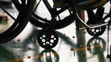 dizabilitati scaun cu rotile