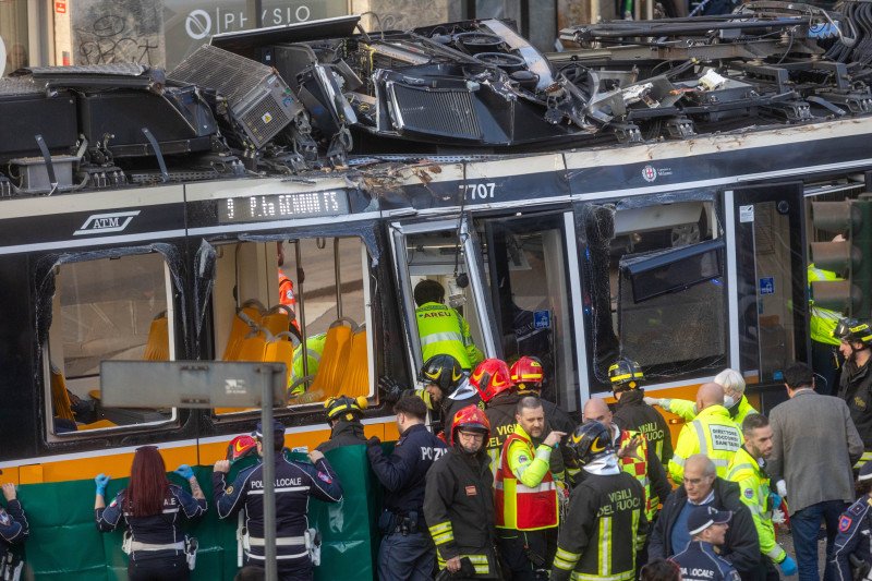 tramvai deraiat milano