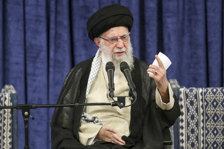 cine-a-fost-ayatollahul-ali-khamenei,-ucis-de-sua-si-israel.-el-a-intruchipat-un-regim-antioccidental-de-temut