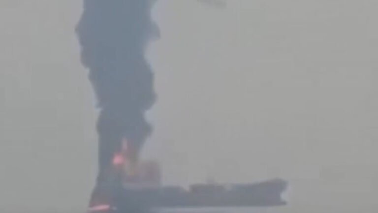 tanc-petrolier-atacat-in-stramtoarea-hormuz-din-golful-persic