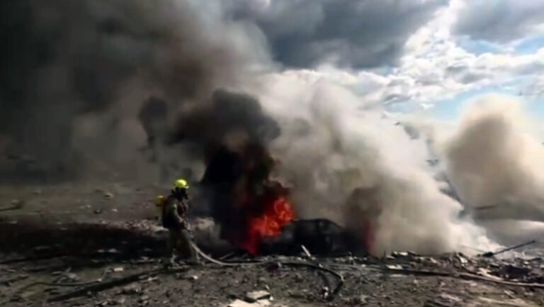 momentul-in-care-o-racheta-iraniana-loveste-un-cartier-rezidential-in-centrul-israelului.-mai-multi-morti-si-raniti