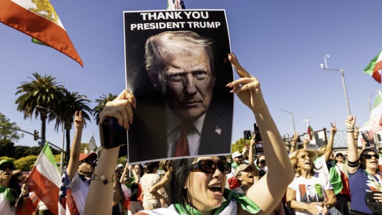 diaspora-iraniana-sarbatoreste-moartea-ayatollahului-khamenei:-multumim-presedintelui-trump