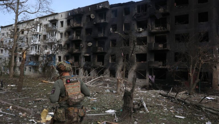 „nu-intelegeau-cum-era-posibil-asa-ceva”:-cum-au-supravietuit-locatarii-unui-bloc-din-kiev-unui-atac-cu-drone-shahed